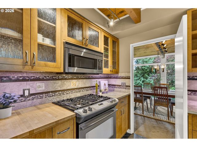 834 Sw WESTWOOD Dr, Portland, OR 97239