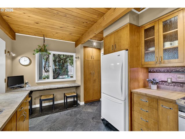 834 Sw WESTWOOD Dr, Portland, OR 97239