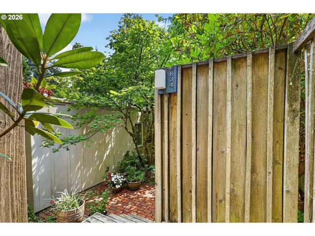 834 Sw WESTWOOD Dr, Portland, OR 97239