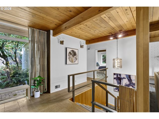 834 Sw WESTWOOD Dr, Portland, OR 97239