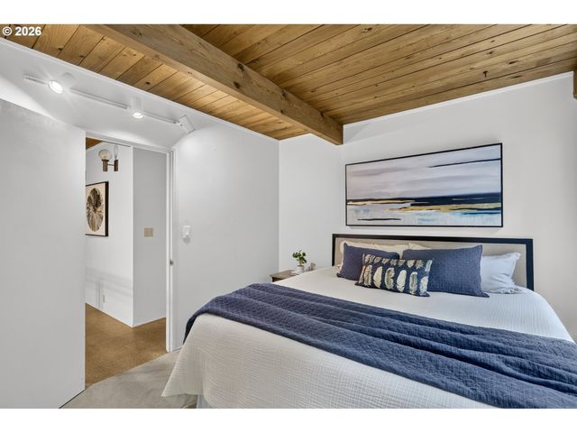834 Sw WESTWOOD Dr, Portland, OR 97239
