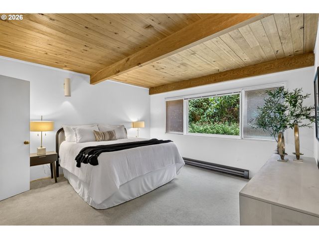 834 Sw WESTWOOD Dr, Portland, OR 97239
