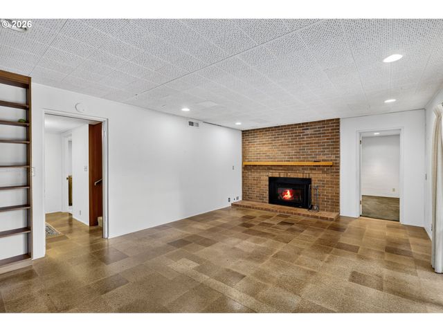 834 Sw WESTWOOD Dr, Portland, OR 97239