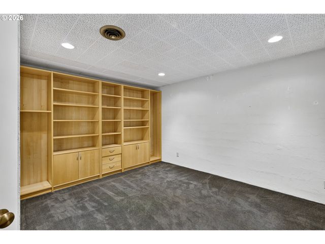834 Sw WESTWOOD Dr, Portland, OR 97239