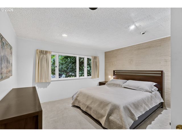 834 Sw WESTWOOD Dr, Portland, OR 97239