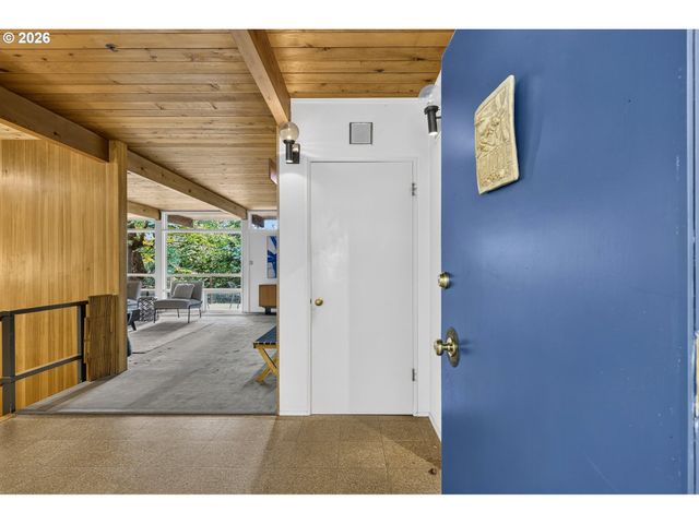 834 Sw WESTWOOD Dr, Portland, OR 97239