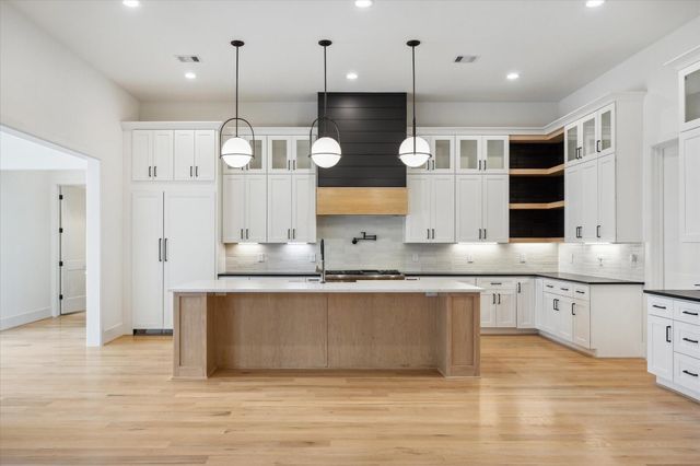 1419 Candlelight Lane, Houston, TX 77018