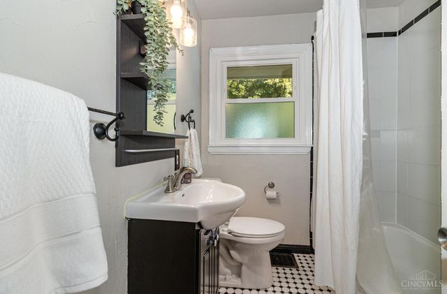 2455 Rainbow Court, Cincinnati, OH 45230