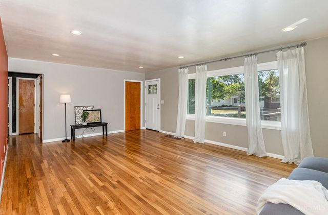 2455 Rainbow Court, Cincinnati, OH 45230