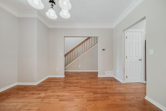 4294 Greensbury Drive, New Albany, OH 43054
