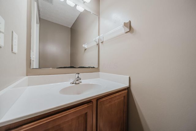 4294 Greensbury Drive, New Albany, OH 43054