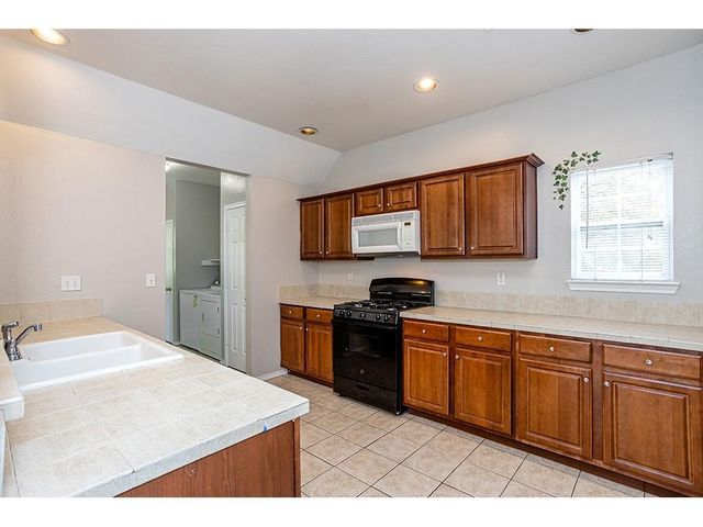 2115 E 18th ST B, Austin, TX 78702