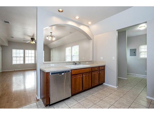2115 E 18th ST B, Austin, TX 78702