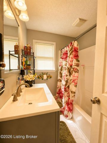 2612 Benoch Ave, Louisville, KY 40216