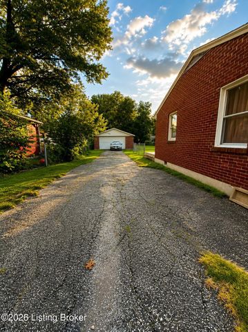 2612 Benoch Ave, Louisville, KY 40216