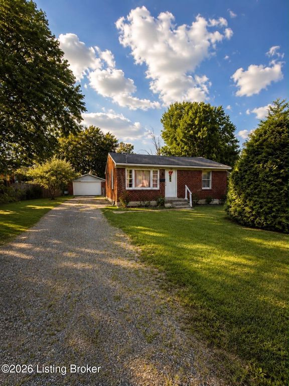 2612 Benoch Ave, Louisville, KY 40216