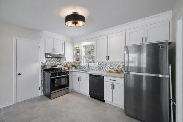 2213 Pinehurst Avenue, Charleston, SC 29414