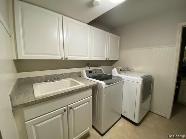 758 Sandalwood Drive, Troy, MI 48085