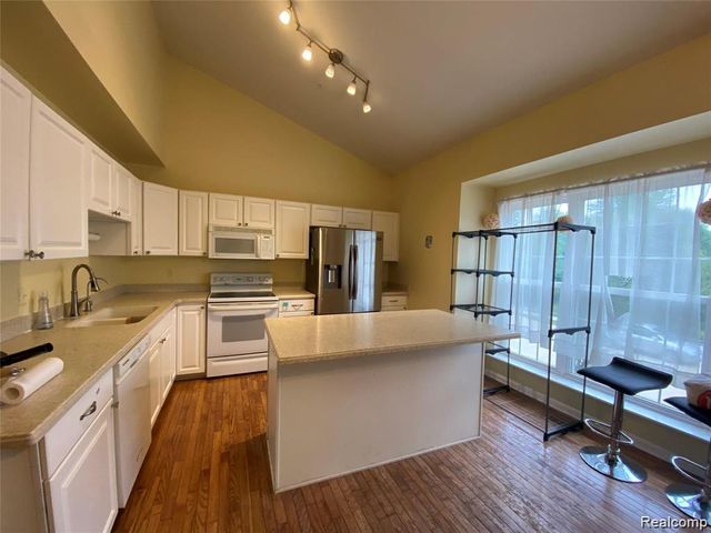 758 Sandalwood Drive, Troy, MI 48085