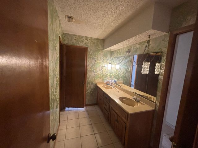 134 Hollie Drive, Red Oak, TX 75154