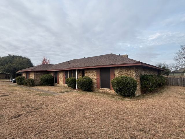 134 Hollie Drive, Red Oak, TX 75154