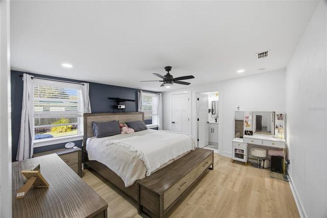 4681 55TH AVENUE N, St Petersburg, FL 33714