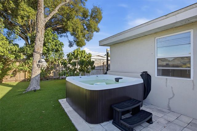 4681 55TH AVENUE N, St Petersburg, FL 33714