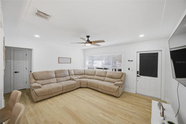 4681 55TH AVENUE N, St Petersburg, FL 33714