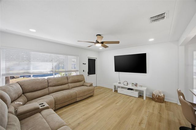 4681 55TH AVENUE N, St Petersburg, FL 33714