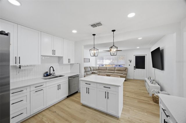 4681 55TH AVENUE N, St Petersburg, FL 33714