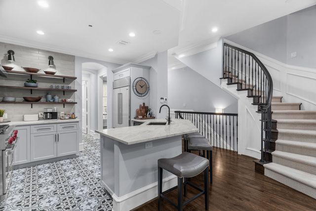 2222 Worthington Street, Dallas, TX 75204