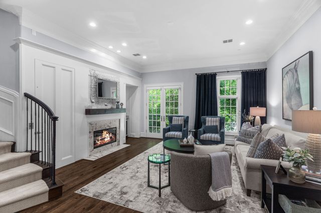 2222 Worthington Street, Dallas, TX 75204