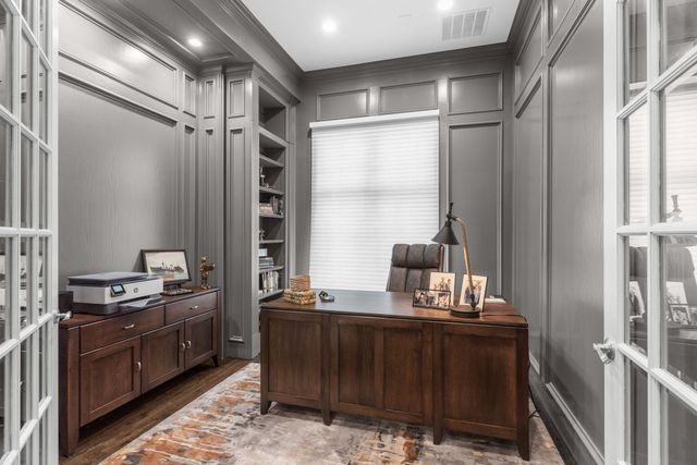 2222 Worthington Street, Dallas, TX 75204