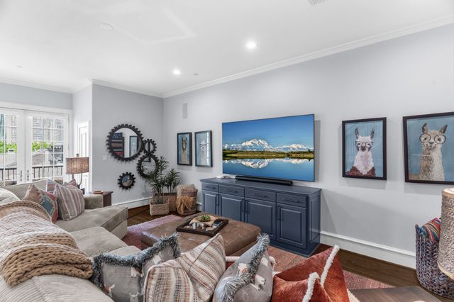 2222 Worthington Street, Dallas, TX 75204