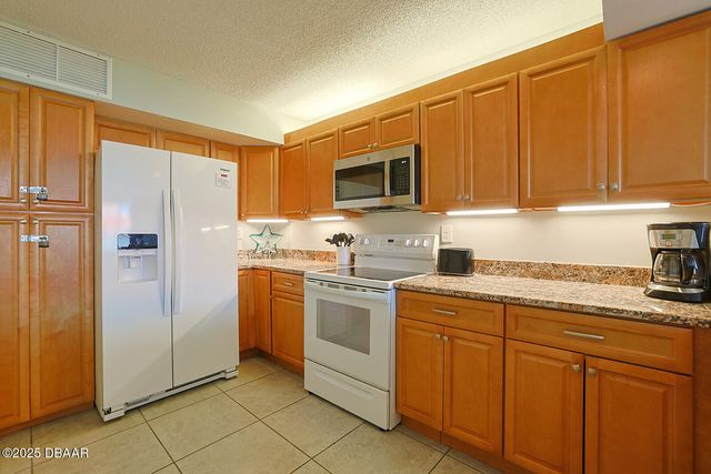 1420 N ATLANTIC Avenue N # 304, Daytona Beach, FL 32118