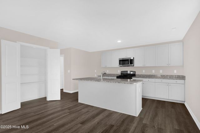 2137 Purebred Circle, Hope Mills, NC 28348