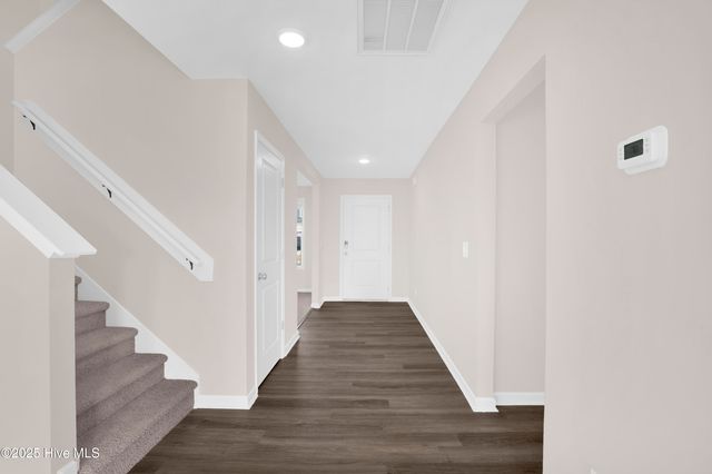 2137 Purebred Circle, Hope Mills, NC 28348