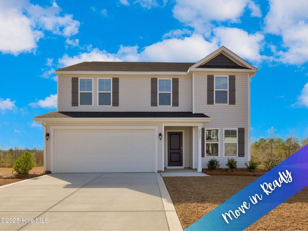 2137 Purebred Circle, Hope Mills, NC 28348