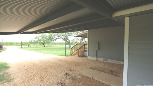 2257 CR 475, Nixon, TX 78140