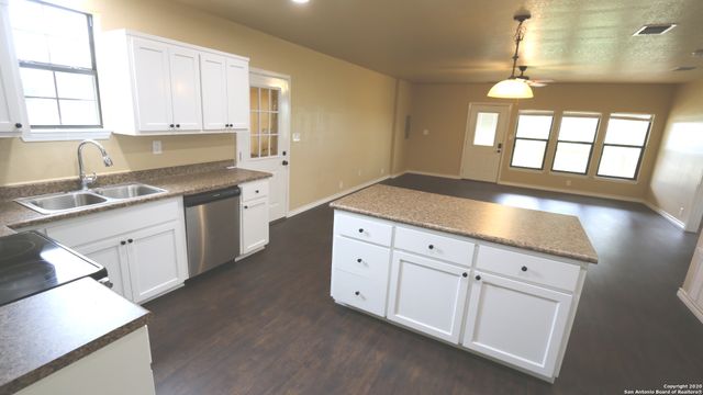 2257 CR 475, Nixon, TX 78140