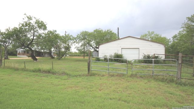 2257 CR 475, Nixon, TX 78140