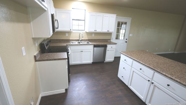 2257 CR 475, Nixon, TX 78140