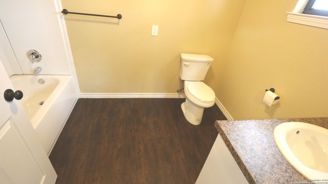 2257 CR 475, Nixon, TX 78140