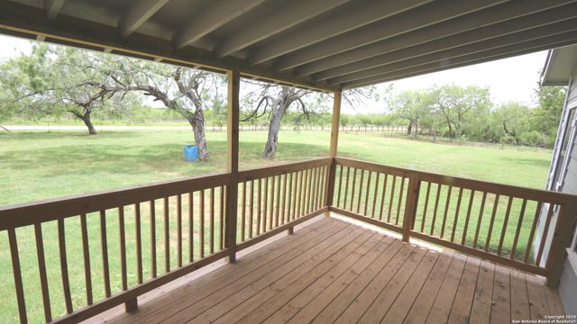 2257 CR 475, Nixon, TX 78140