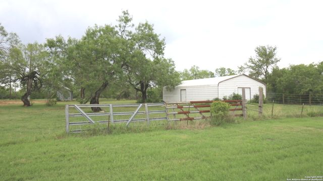 2257 CR 475, Nixon, TX 78140