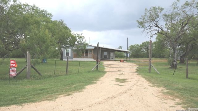 2257 CR 475, Nixon, TX 78140