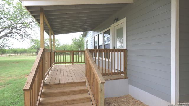 2257 CR 475, Nixon, TX 78140