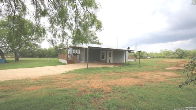2257 CR 475, Nixon, TX 78140
