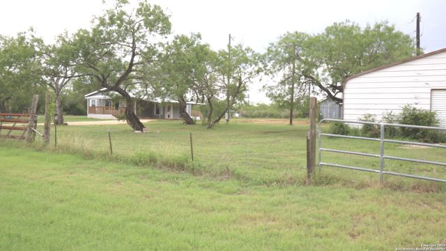 2257 CR 475, Nixon, TX 78140