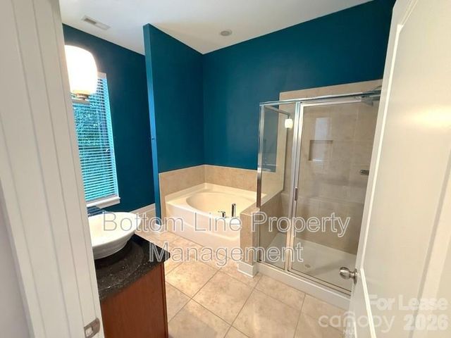904 Warren Burgess Lane, Charlotte, NC 28205